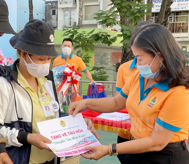 Ho Chi Minh City increases assistance to people during Tet